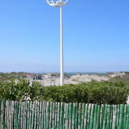 Dans Pour 4 Personnes A Port Camargue Apartment Le Grau-du-Roi